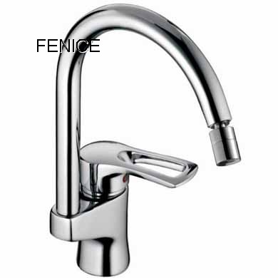 single lever kitchen mixer